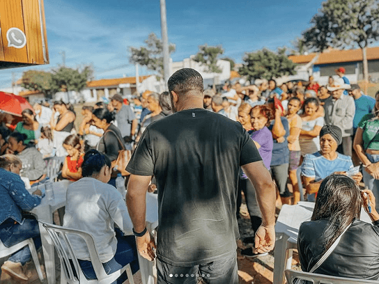 Voluntários do Instituto Curados para Curar em ação